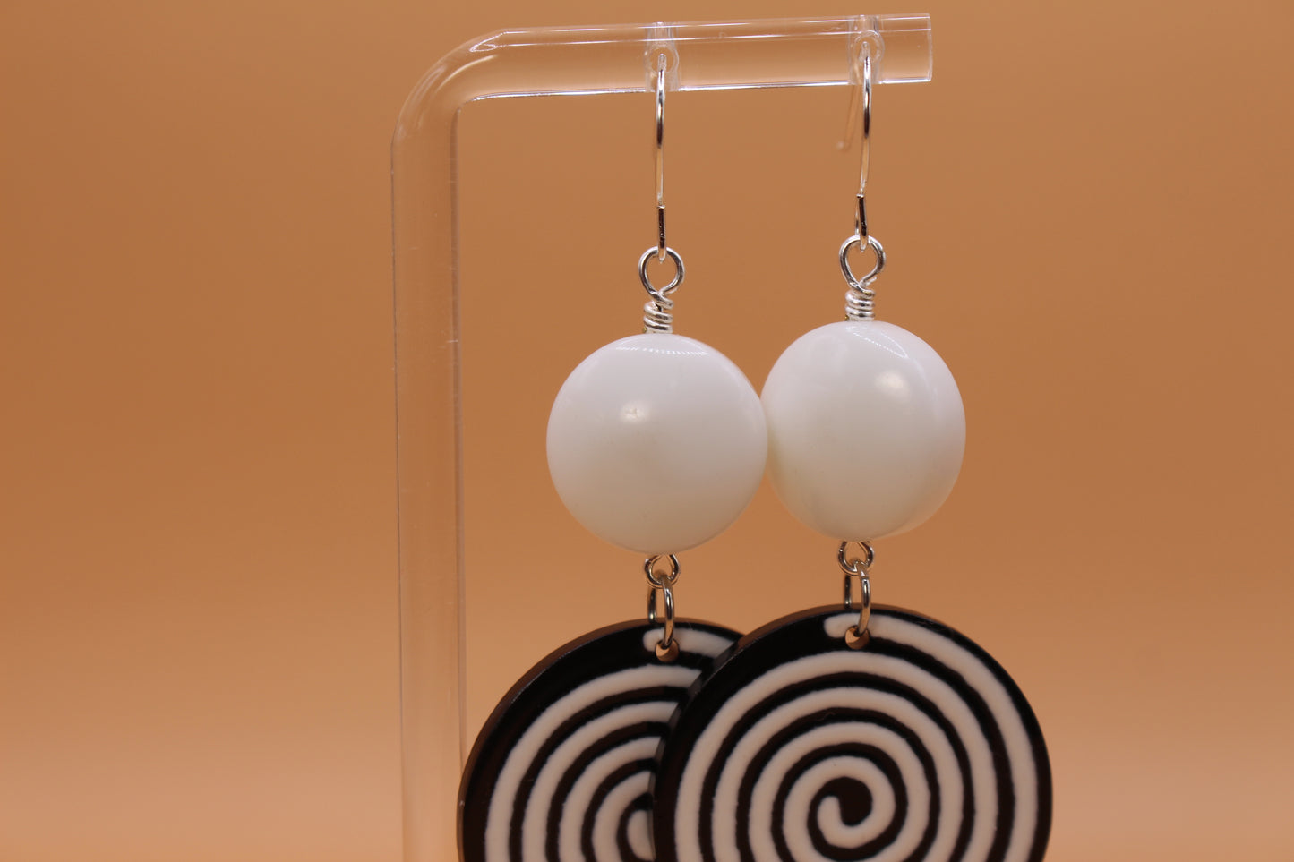 Black & White Spiral