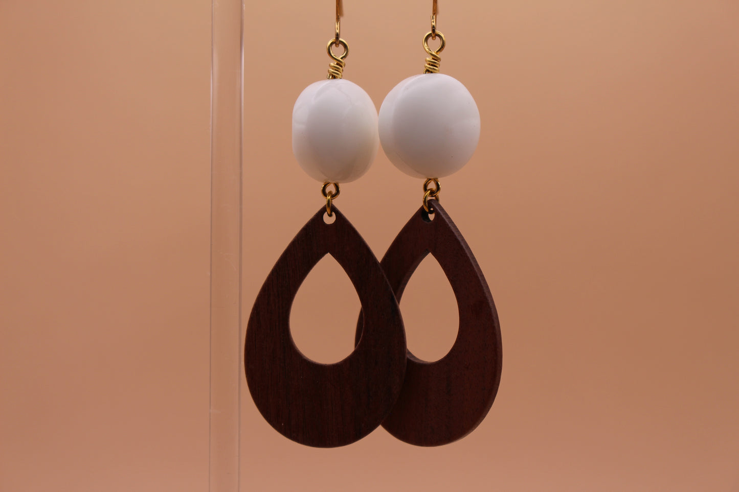 White Antique Walnut Teardrop